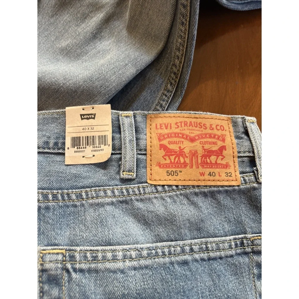 Levi 505 Regular Straight Leg Light Wash Blue Jeans Size 40x32
